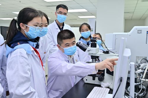 推广医学科普教育 重庆大学城一小师生走进医学检验科近距离了解医学检验知识