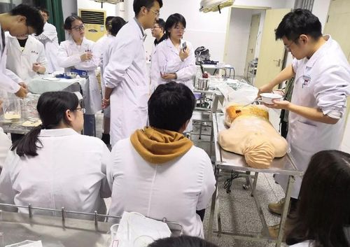 医学生劝人别学医,难道是 饭碗 怕被抢,原因扎心又好笑