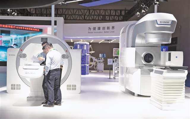 万余件先进医学装备产品亮相重庆