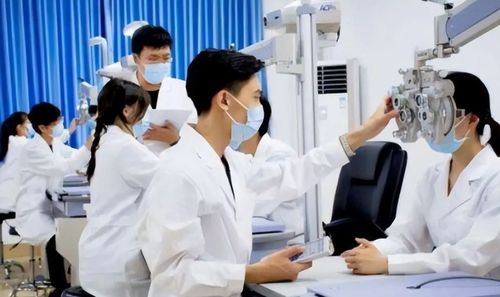 张雪峰提示想学医的高考生,想要就业容易,别只考虑学校和专业